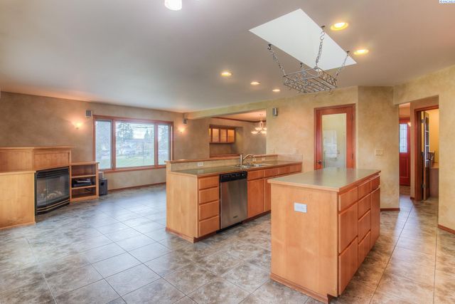 3629 Lincoln Way, Lynwood, WA 98087