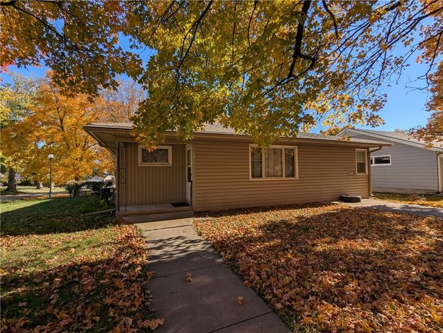 511 N 2nd Street, Hiawatha, KS 66434