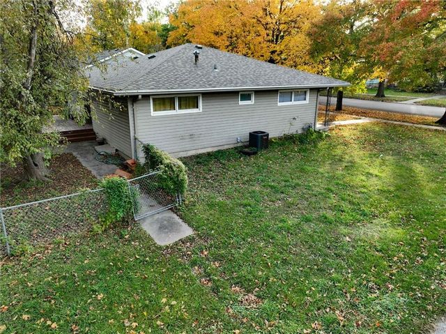 511 N 2nd Street, Hiawatha, KS 66434