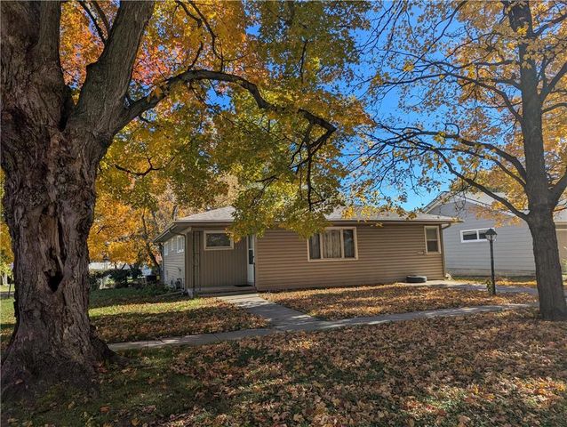 511 N 2nd Street, Hiawatha, KS 66434
