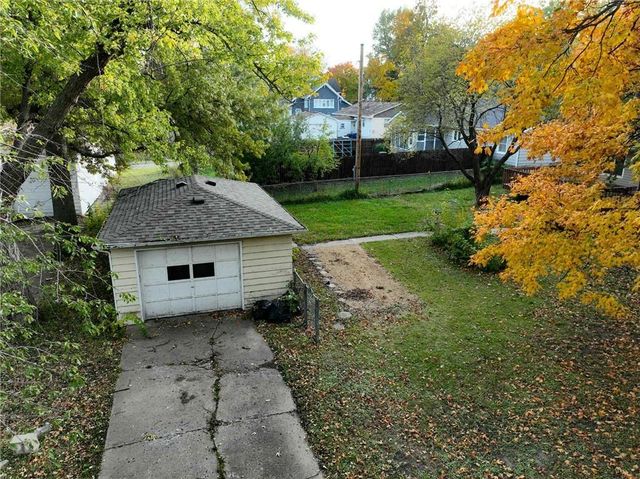 511 N 2nd Street, Hiawatha, KS 66434