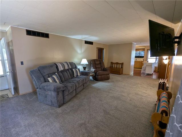 511 N 2nd Street, Hiawatha, KS 66434