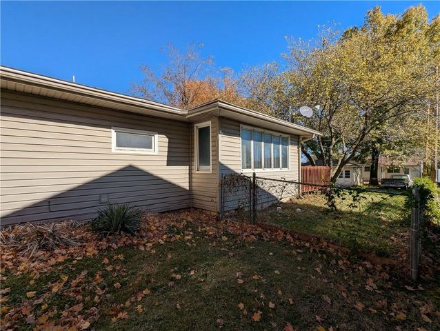 511 N 2nd Street, Hiawatha, KS 66434