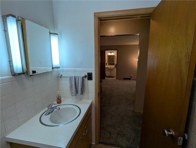 511 N 2nd Street, Hiawatha, KS 66434