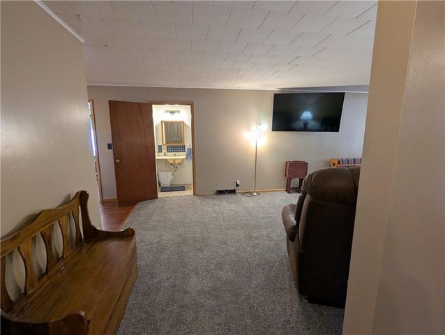 511 N 2nd Street, Hiawatha, KS 66434