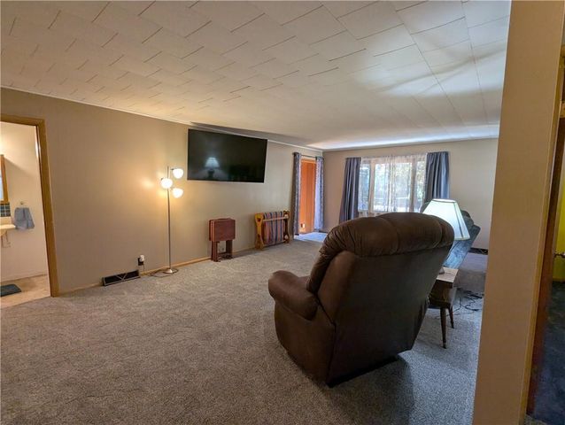 511 N 2nd Street, Hiawatha, KS 66434