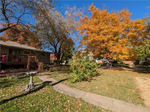 511 N 2nd Street, Hiawatha, KS 66434