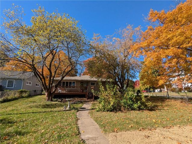 511 N 2nd Street, Hiawatha, KS 66434