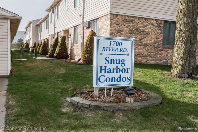 1700 River Road 10, Marysville, MI 48040