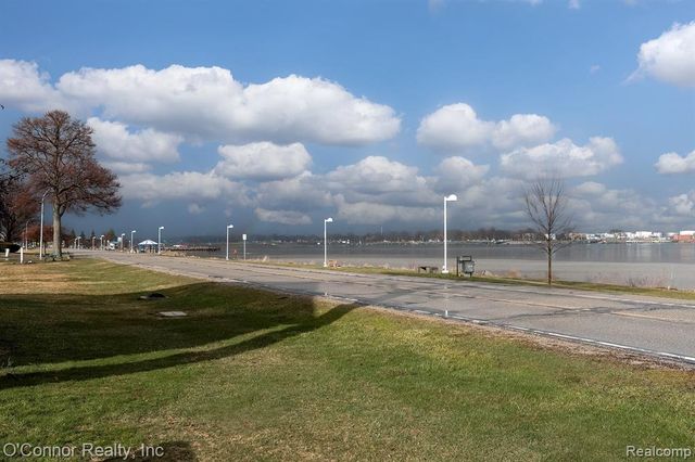 1700 River Road 10, Marysville, MI 48040