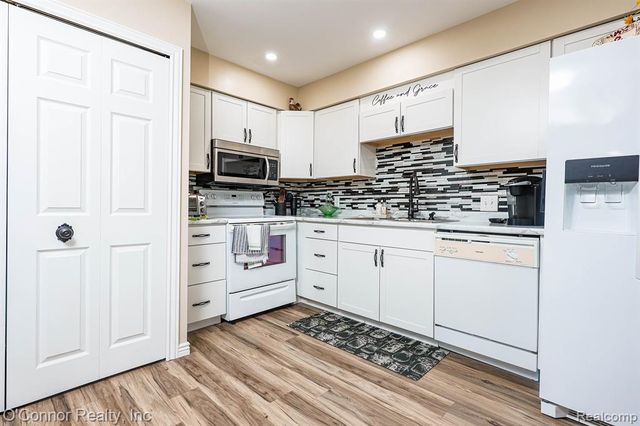 1700 River Road 10, Marysville, MI 48040