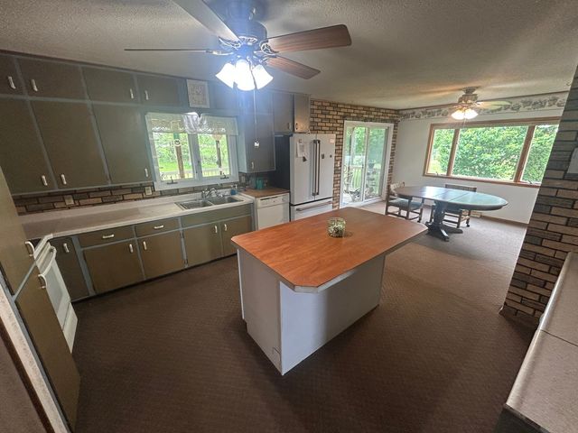 13605 100th Avenue, Davenport, IA 52804