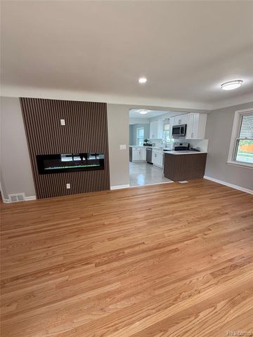 20017 California, Saint Clair Shores, MI 48080