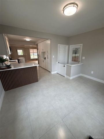 20017 California, Saint Clair Shores, MI 48080
