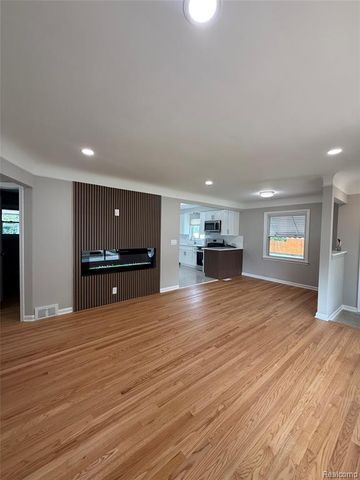 20017 California, Saint Clair Shores, MI 48080