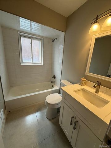 20017 California, Saint Clair Shores, MI 48080