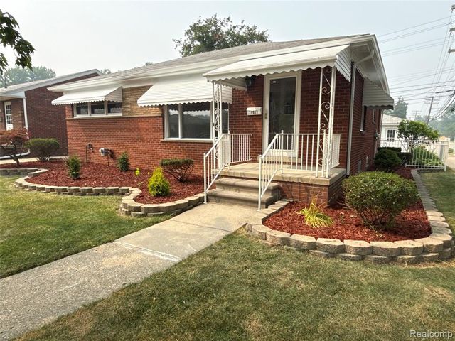 20017 California, Saint Clair Shores, MI 48080