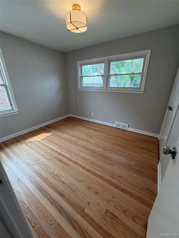 20017 California, Saint Clair Shores, MI 48080