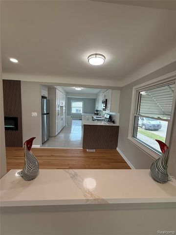 20017 California, Saint Clair Shores, MI 48080