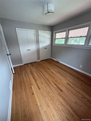 20017 California, Saint Clair Shores, MI 48080