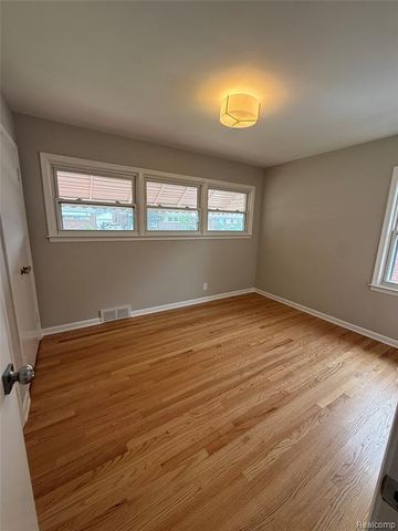 20017 California, Saint Clair Shores, MI 48080