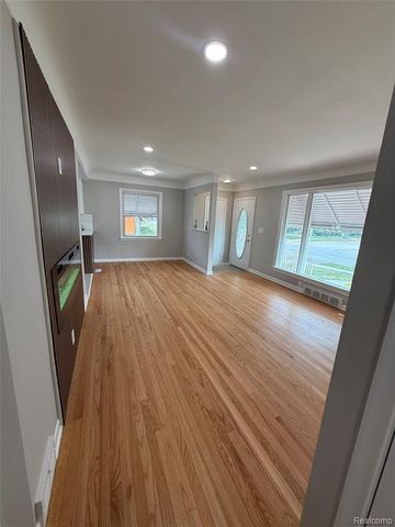 20017 California, Saint Clair Shores, MI 48080