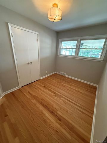 20017 California, Saint Clair Shores, MI 48080