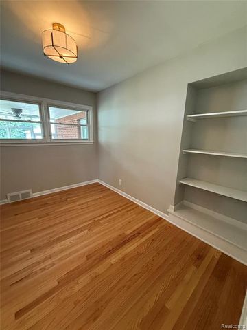 20017 California, Saint Clair Shores, MI 48080