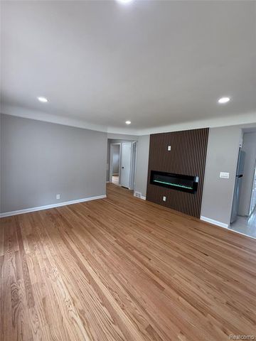 20017 California, Saint Clair Shores, MI 48080