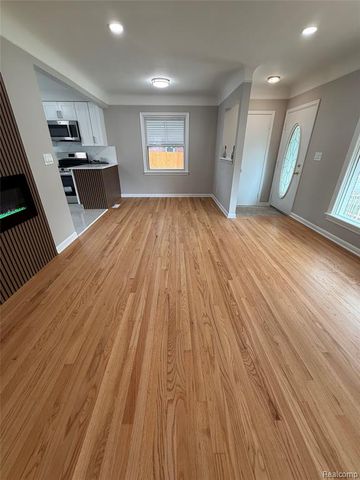 20017 California, Saint Clair Shores, MI 48080
