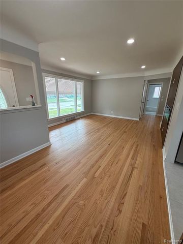 20017 California, Saint Clair Shores, MI 48080