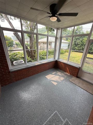 20017 California, Saint Clair Shores, MI 48080