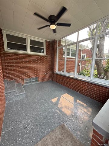 20017 California, Saint Clair Shores, MI 48080