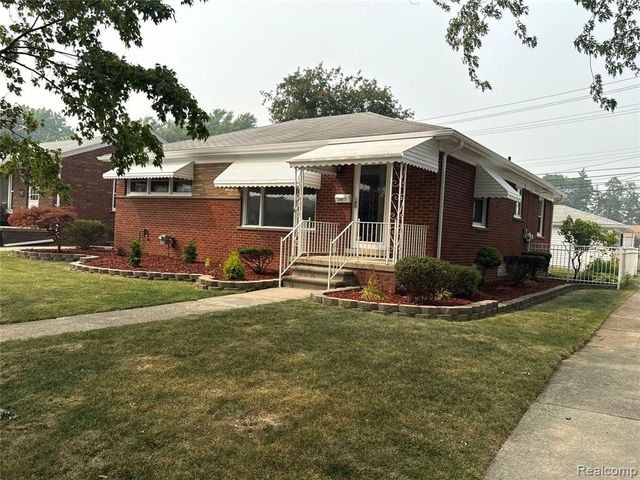 20017 California, Saint Clair Shores, MI 48080