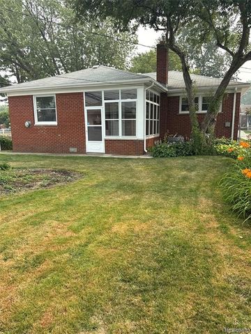 20017 California, Saint Clair Shores, MI 48080