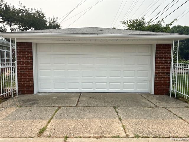 20017 California, Saint Clair Shores, MI 48080