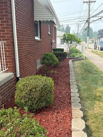 20017 California, Saint Clair Shores, MI 48080