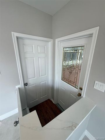 20017 California, Saint Clair Shores, MI 48080