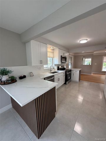 20017 California, Saint Clair Shores, MI 48080