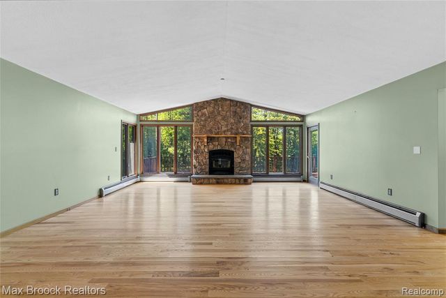 892 W Barnes Lake Road, Columbiaville, MI 48421