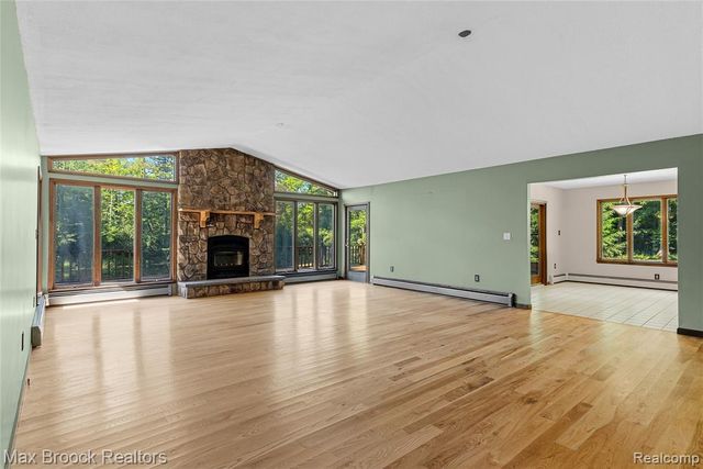 892 W Barnes Lake Road, Columbiaville, MI 48421