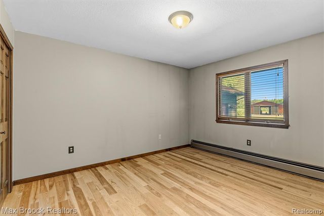 892 W Barnes Lake Road, Columbiaville, MI 48421