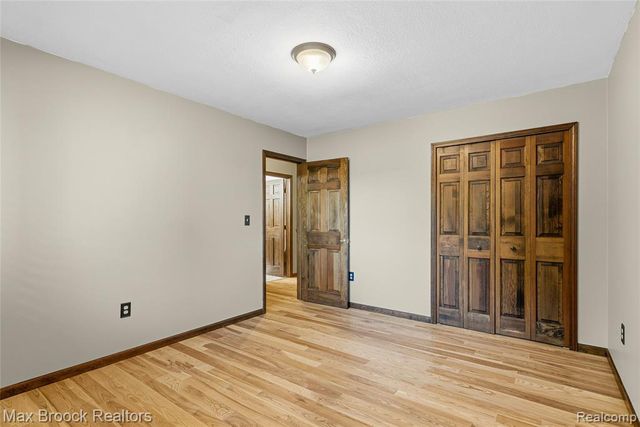 892 W Barnes Lake Road, Columbiaville, MI 48421