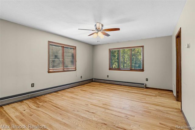 892 W Barnes Lake Road, Columbiaville, MI 48421