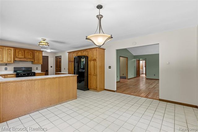 892 W Barnes Lake Road, Columbiaville, MI 48421