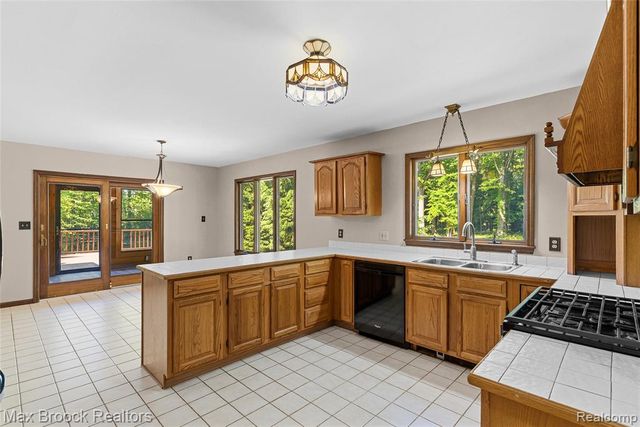 892 W Barnes Lake Road, Columbiaville, MI 48421