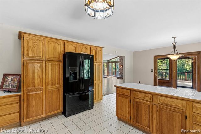 892 W Barnes Lake Road, Columbiaville, MI 48421