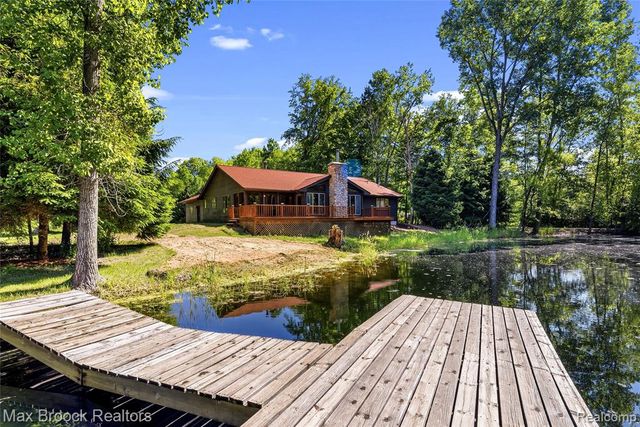 892 W Barnes Lake Road, Columbiaville, MI 48421