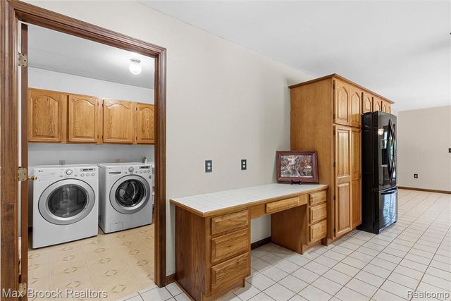 892 W Barnes Lake Road, Columbiaville, MI 48421