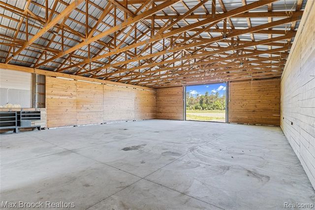 892 W Barnes Lake Road, Columbiaville, MI 48421
